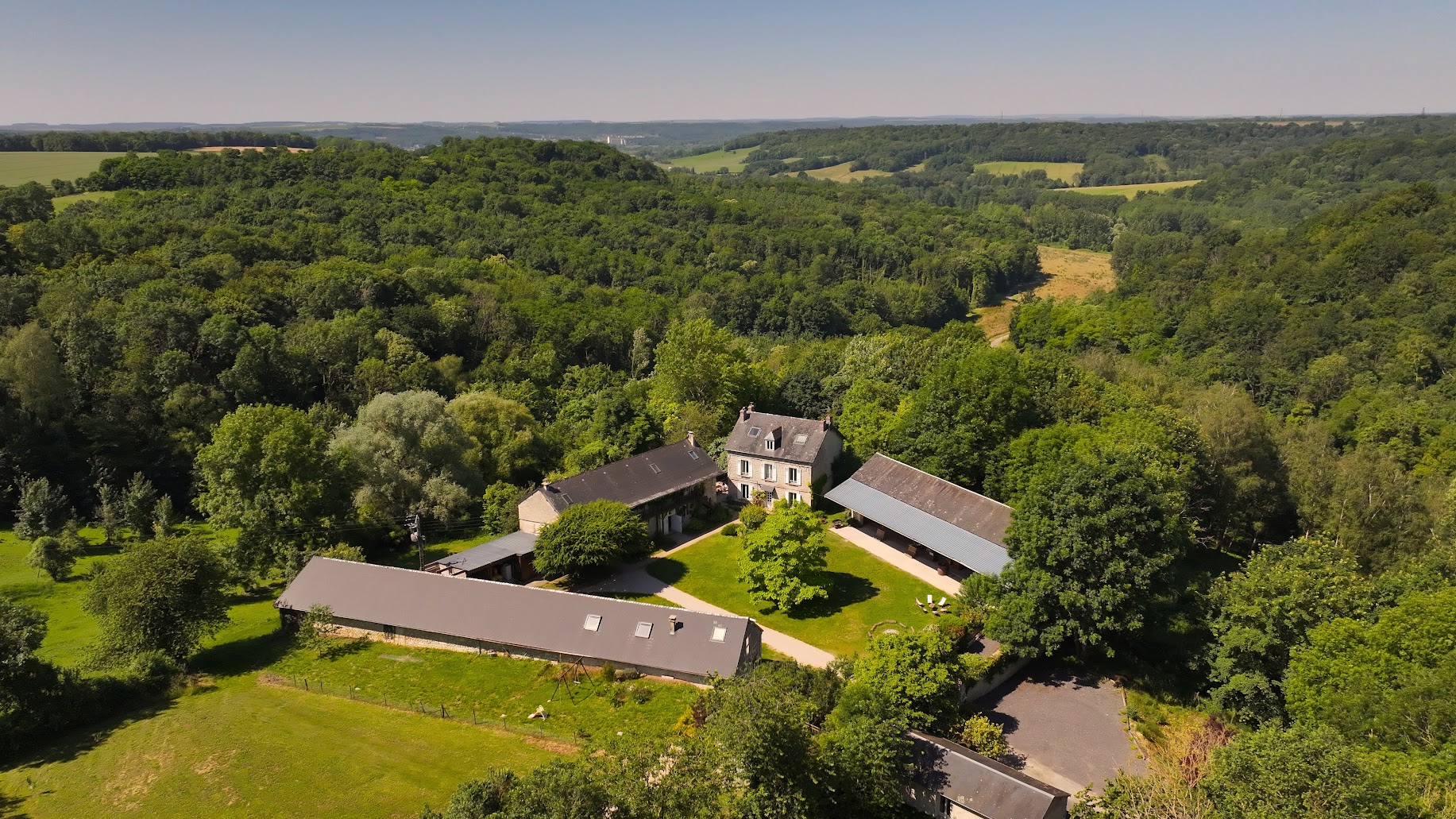 Le domaine de Verdonne entouré de nature